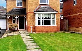 Spacious 4 Bed Home In A Quiet Cul-De-Sac